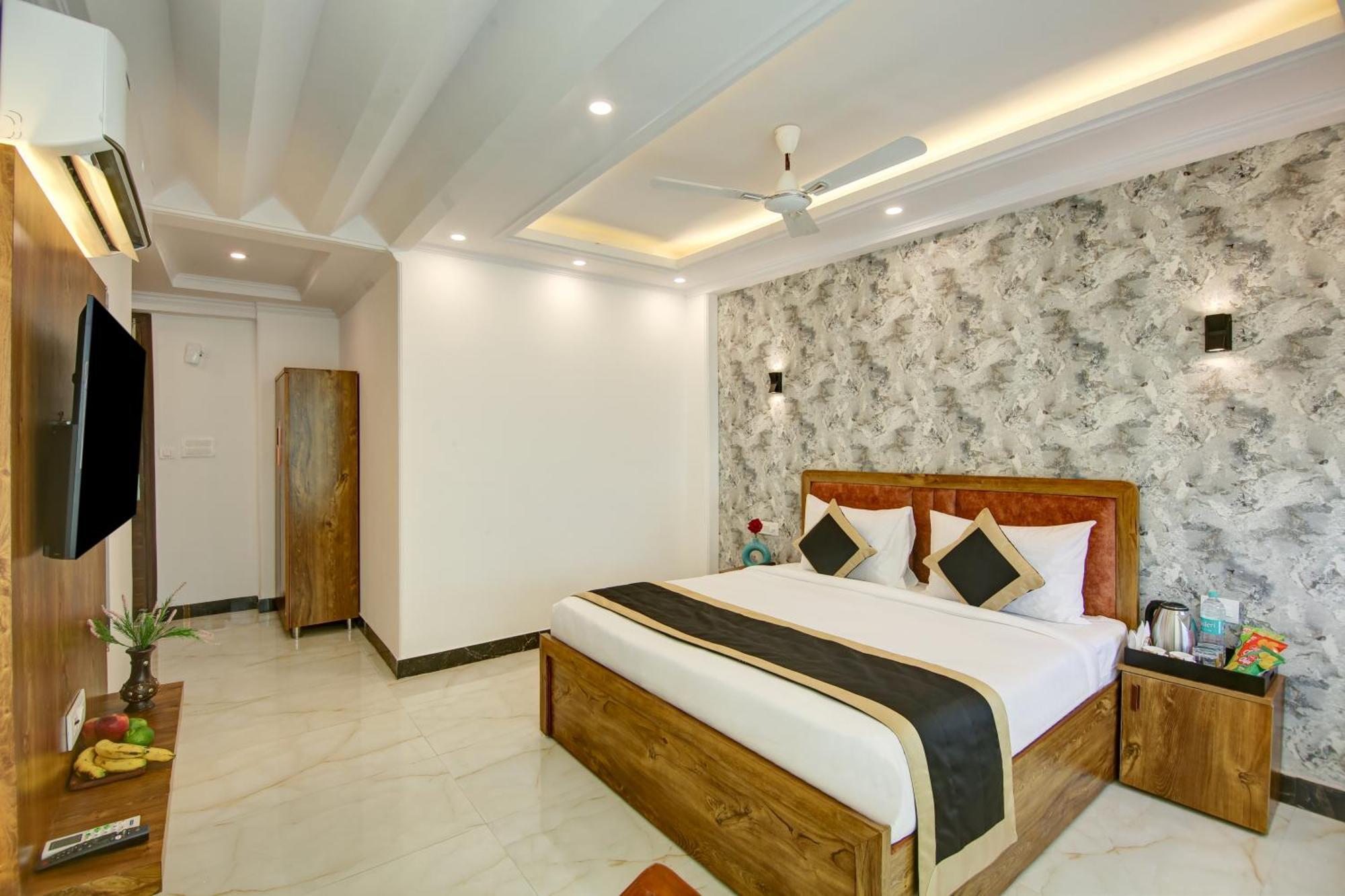 Hotel The Emporio Grand Near Vaishali Metro Station Ghaziabad Exterior photo