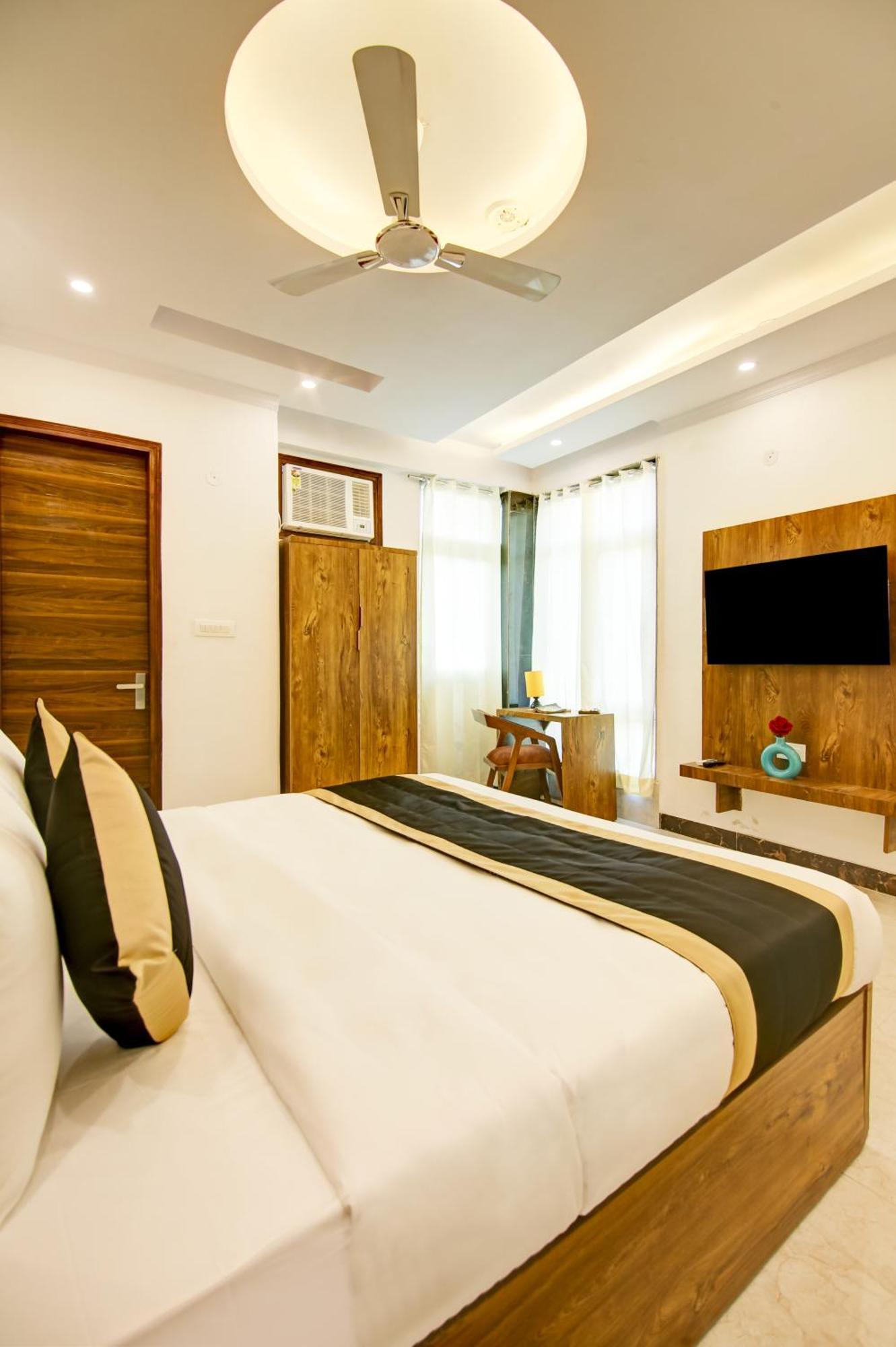 Hotel The Emporio Grand Near Vaishali Metro Station Ghaziabad Exterior photo