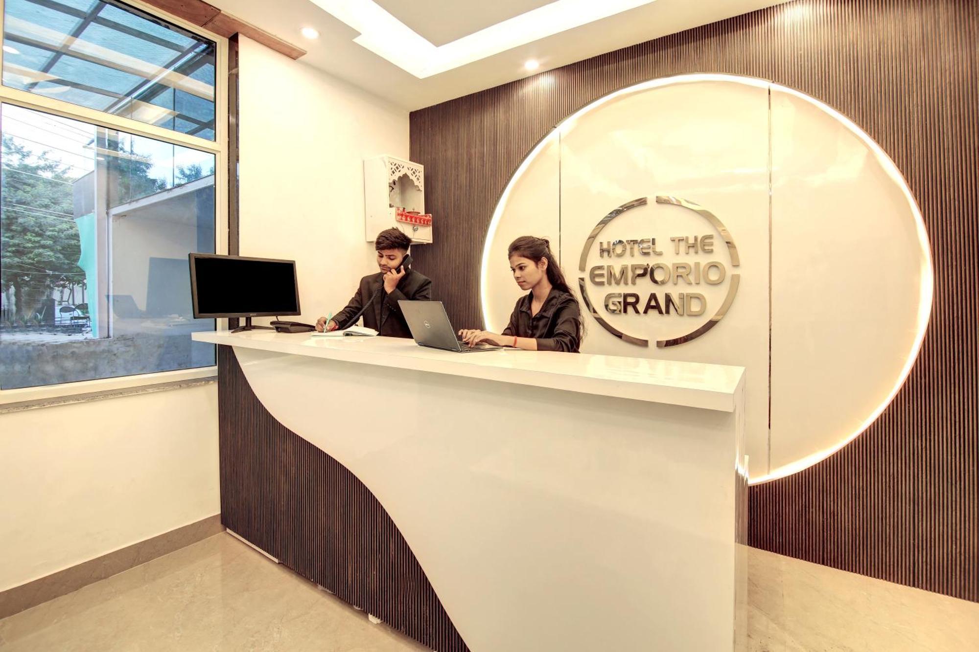 Hotel The Emporio Grand Near Vaishali Metro Station Ghaziabad Exterior photo