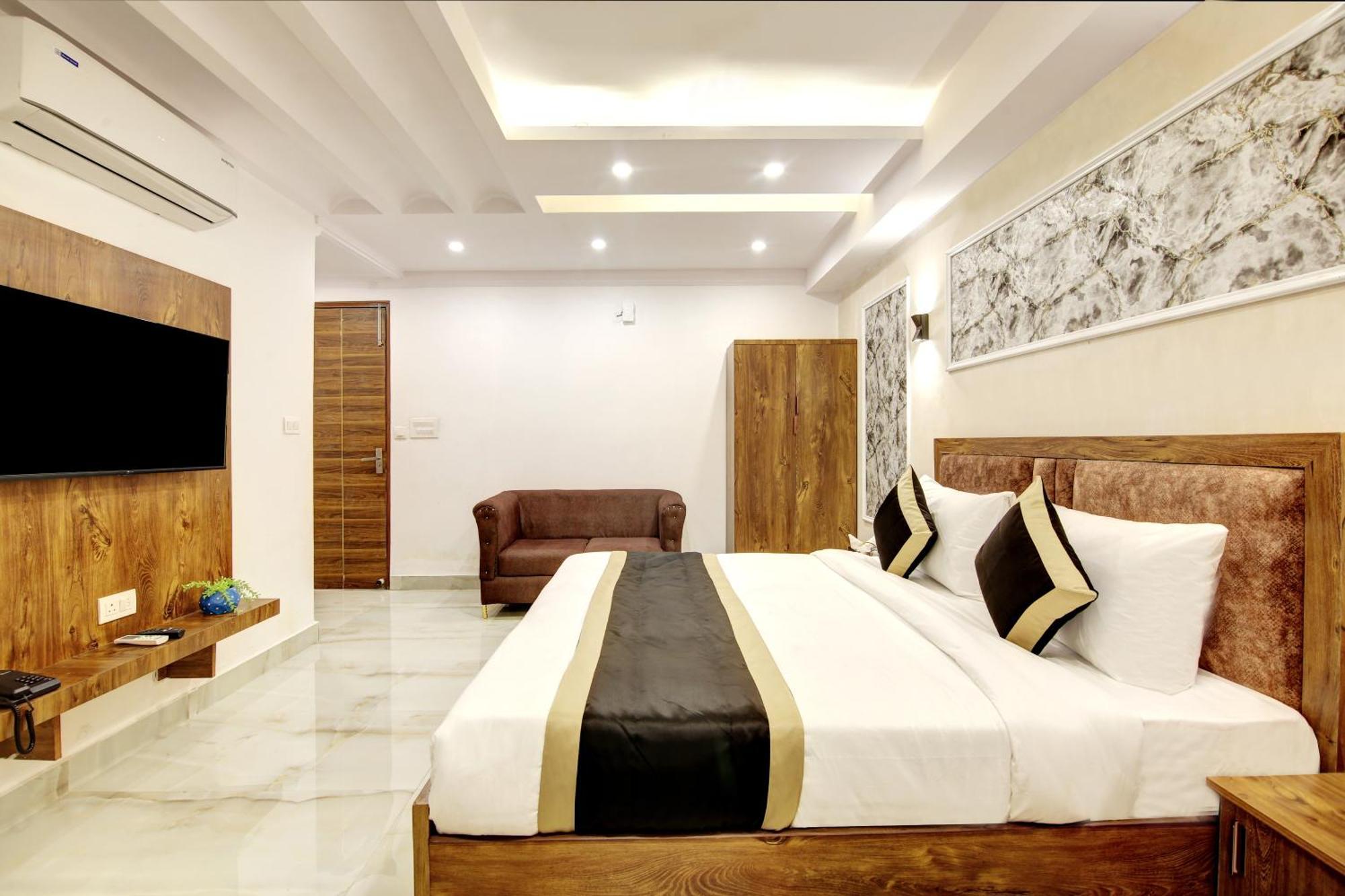 Hotel The Emporio Grand Near Vaishali Metro Station Ghaziabad Exterior photo